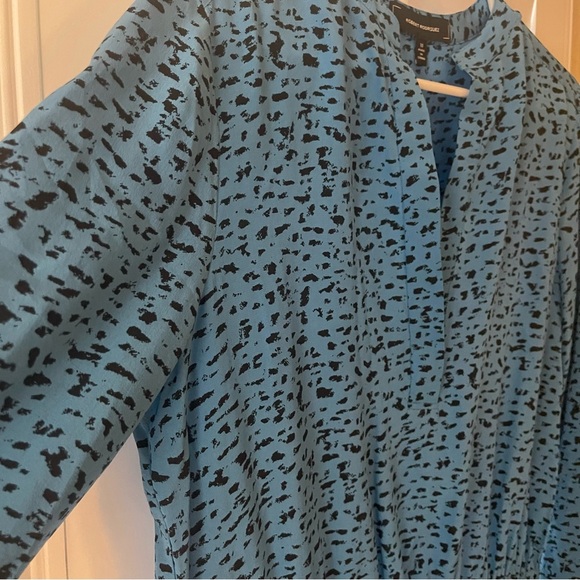 Robert Rodriguez Blue Mini Dress with Long Sleeve Cuffed Sleeves and V-Neck - Picture 6 of 11